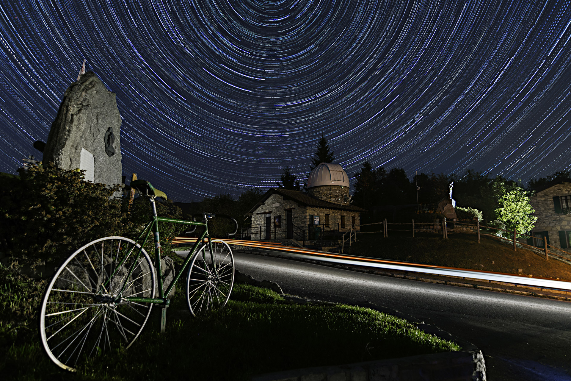 Startrail all’Osservatorio Astronomico di Sormano. <br>©Mauro De Vita
