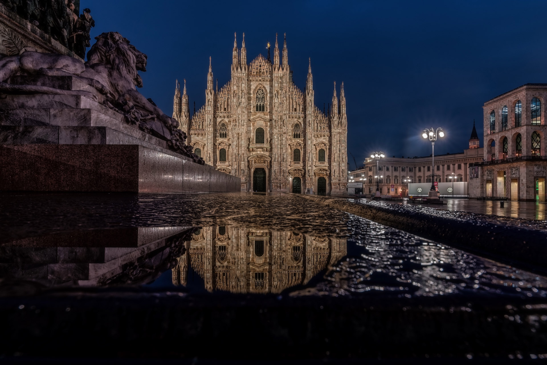Il Duomo di Milano si riflette. ©Mauro De Vita